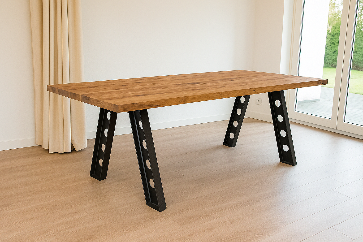 Esstisch Federico – Eiche & H-Profil Stahlgestell im Industrial Design